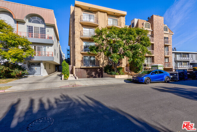 Building Photo - 1932 Pelham Ave Unit 302 Rental