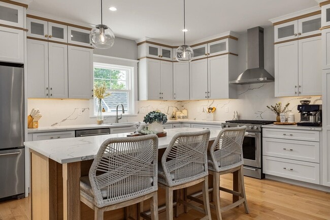 Photo - 1230 Islington St