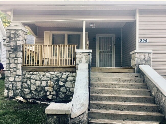 Photo - 225 N Germantown Rd