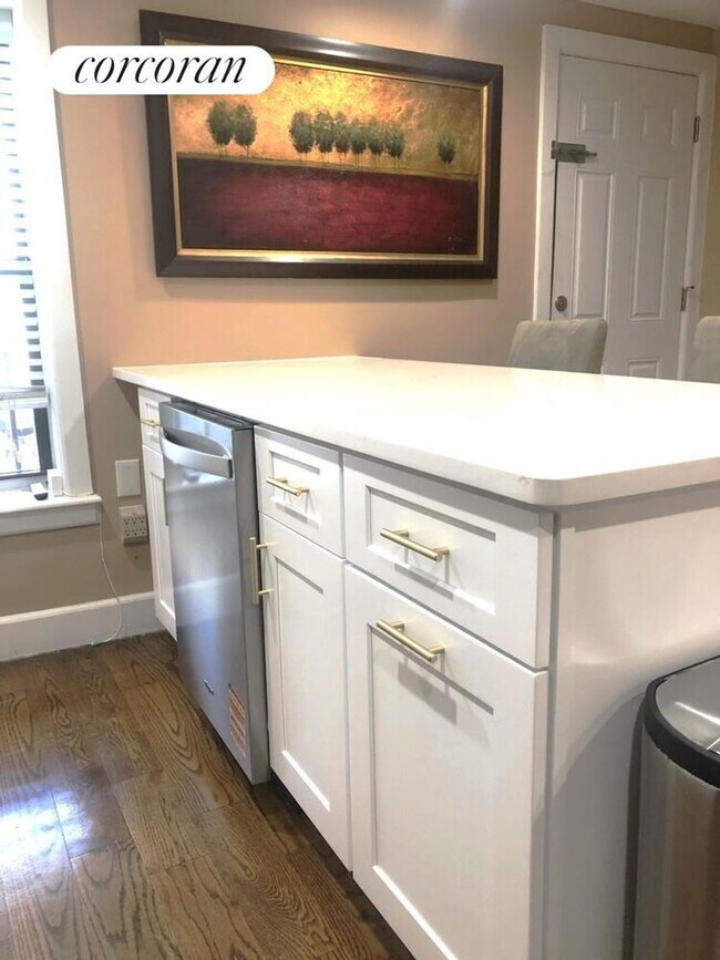 Photo - 1039 Herkimer St