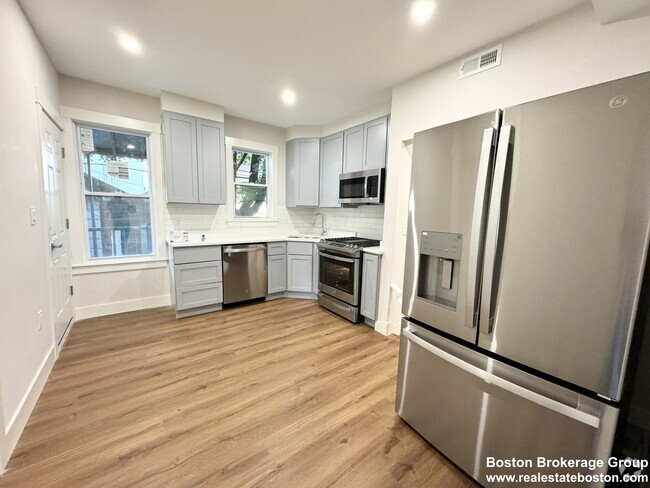 Building Photo - 147 E Cottage St Unit 1 Rental
