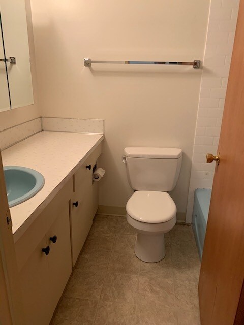 Photo - 1050 Pemberton