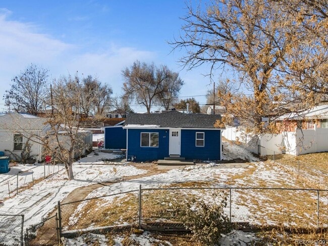 Building Photo - For Rent – Renovated 3 Bedroom Bungalow in Englewood