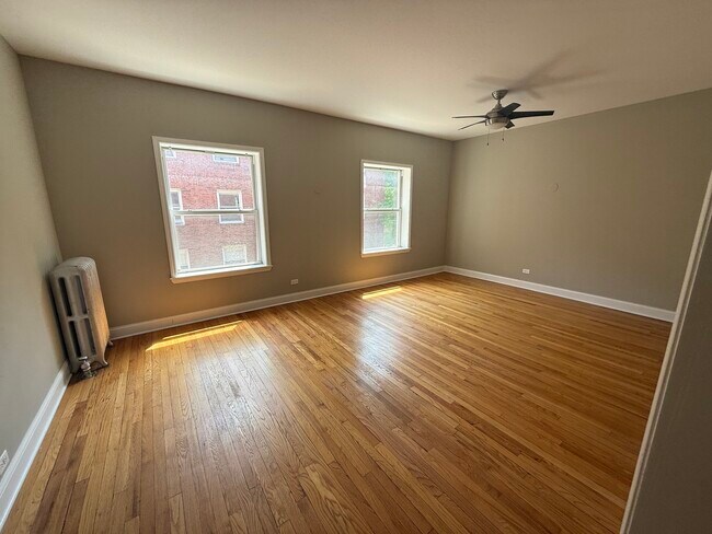 Photo - 836 E 53rd St Unit 3N