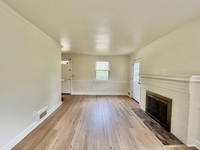 Photo - 2702 Byron St