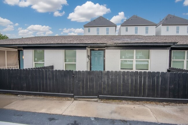 Building Photo - 1647 Northwood St Unit 1647