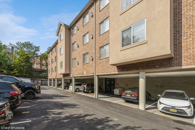 Building - West Gate Apartments of Caldwell