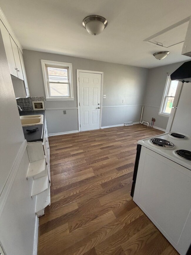 Photo - 24593 Wilmot Ave