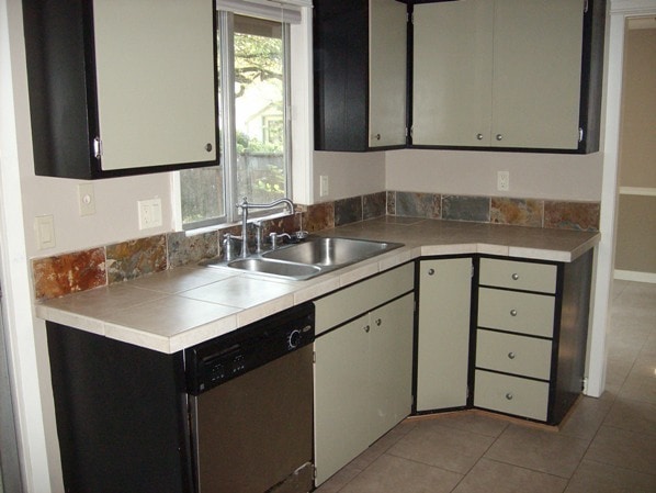 2264 Lillian St