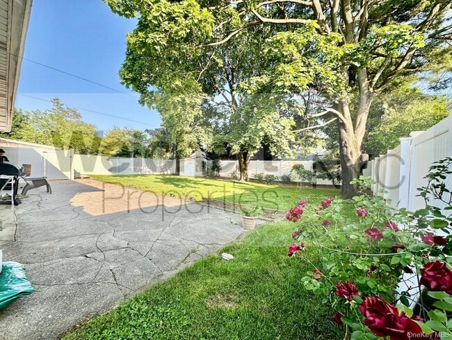 Photo - 211 W 22nd St