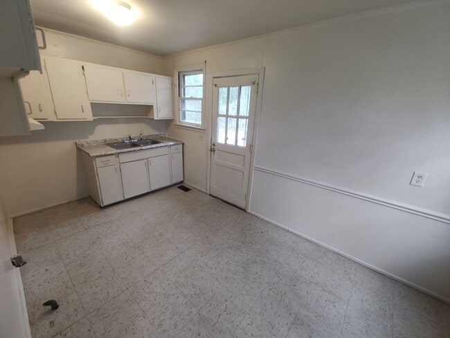 Photo - 2204 Hawthorne Ave