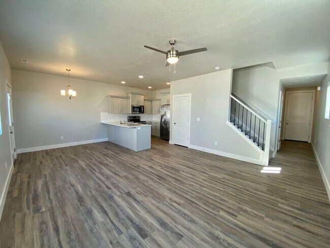 Photo - 3 bed 2.5 Bath Clean and Move-in Ready