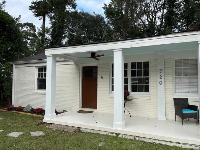 Photo - 720 Deerwood St