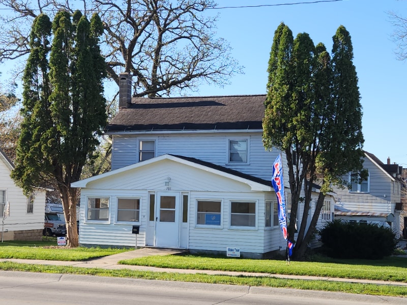 Photo - 701 1st St E House