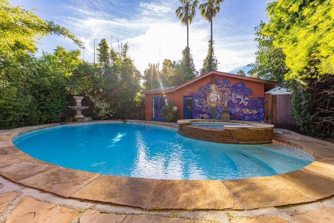 Building Photo - Prime Ojai Location!