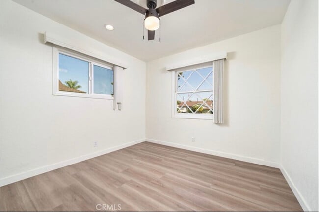 Photo - 523 Larkin Dr