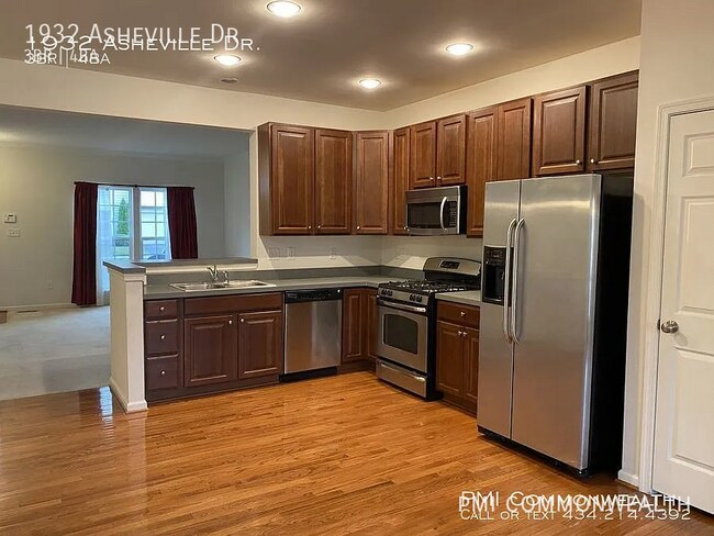 1932 Asheville Dr