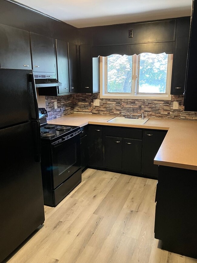 Photo - 808 Northway St