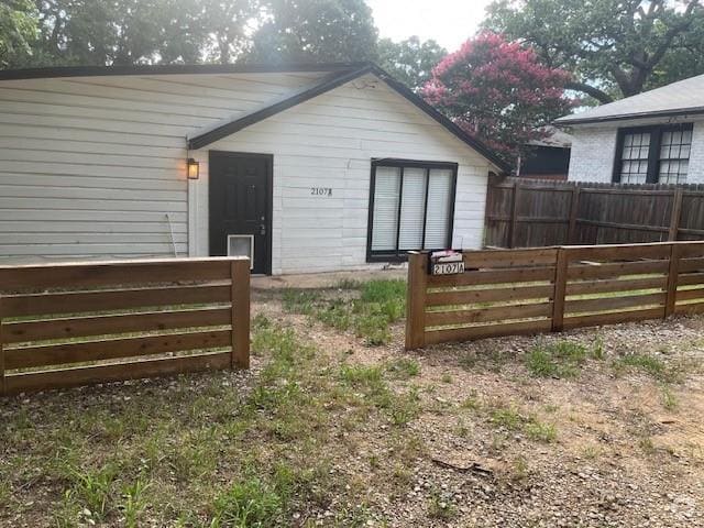 Building Photo - 2107 W Oak St Unit A Rental