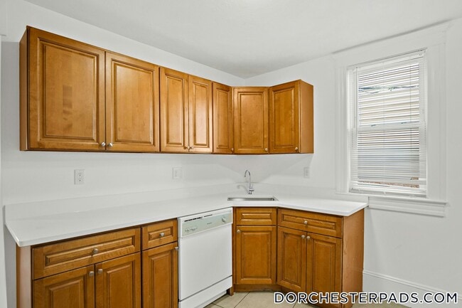 Building Photo - 2 Walnut St Unit 2 Rental