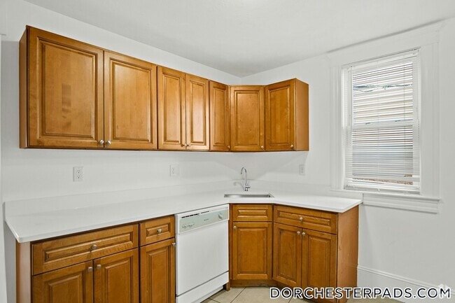 Building Photo - 2 Walnut St Rental