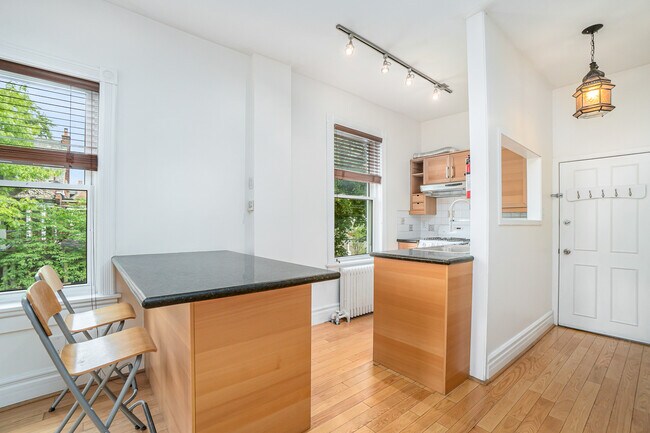 Photo - 225 Major St