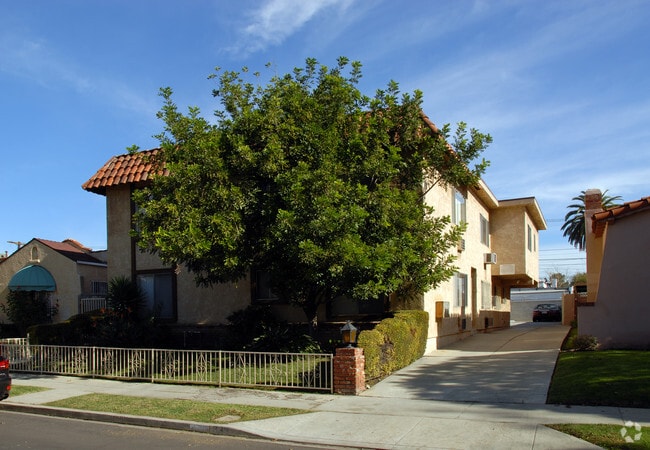 Building Photo - 838 N Mansfield Ave