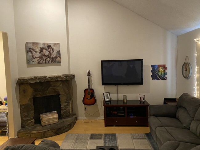 Front Room Living Area - 1240 S Reed St Casa Adosada