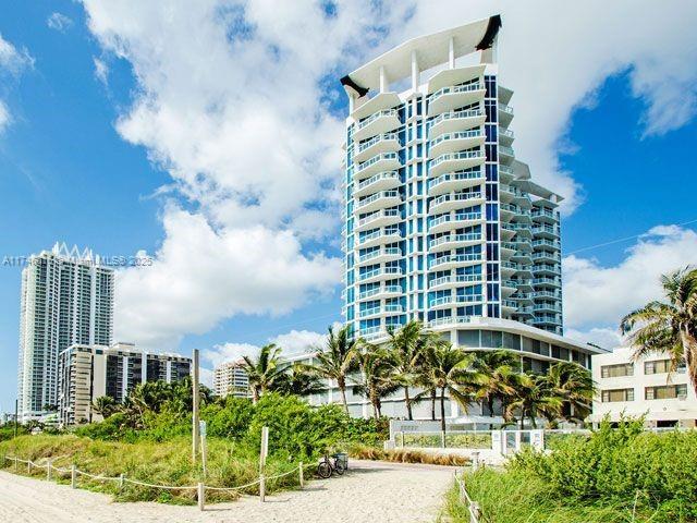 Photo - 6515 Collins Ave Unidad # 1104 Rental