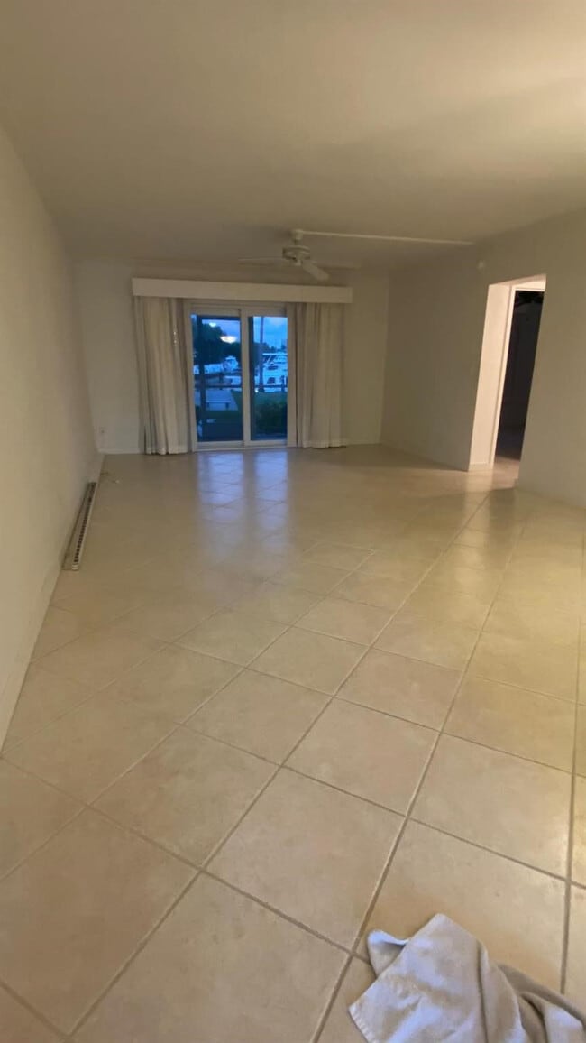 Building Photo - 230 N Federal Hwy Unit 104