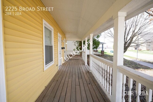 Photo - 2225 Broad St