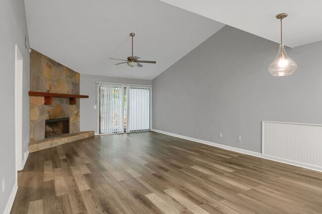 Photo - 259 Heathersett Dr SW