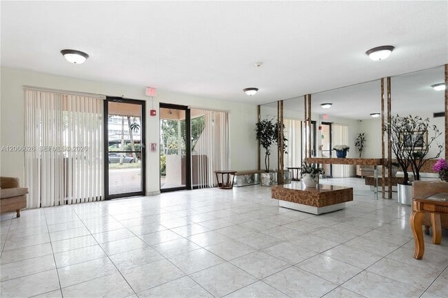 Building Photo - 16751 NE 9th Ave Unit 401