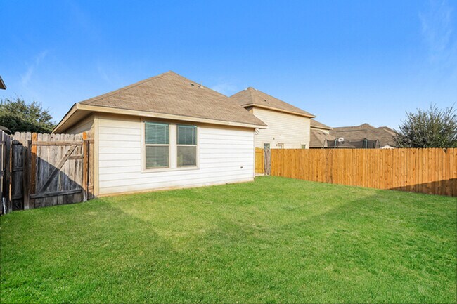 Photo - 7523 Whispine