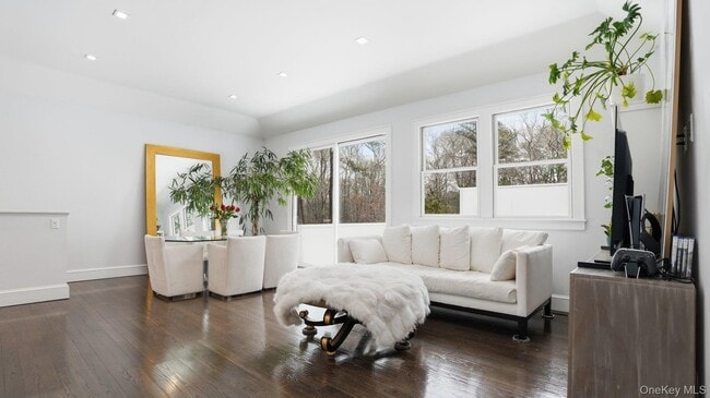 Photo - 420 Maple Ave S