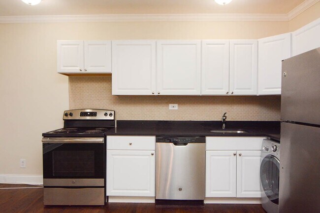 Photo - 3345 N Marshfield Unit 803