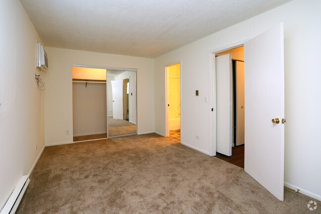 2BR, 2BA - 950SF - Bedroom