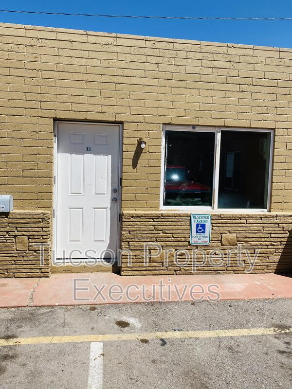 Building Photo - 2411 S 6th Ave