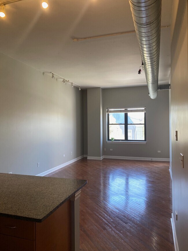 Photo - 3125 W Fullerton Ave Unit 305