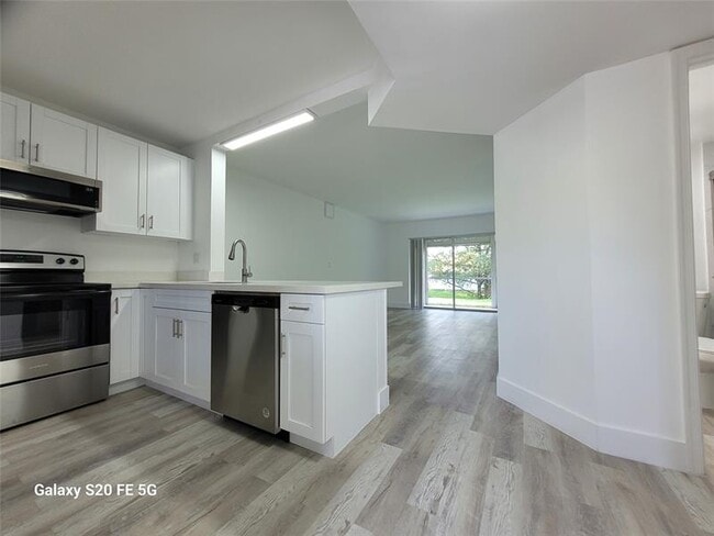 Building Photo - 8820 Royal Palm Blvd Unit 102