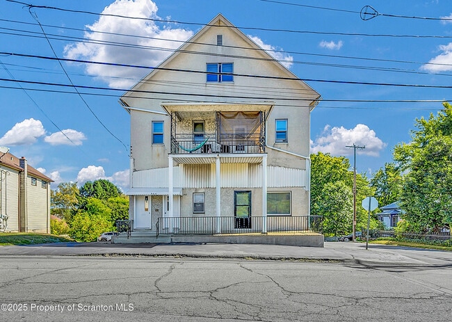 Building Photo - 864 S Main St