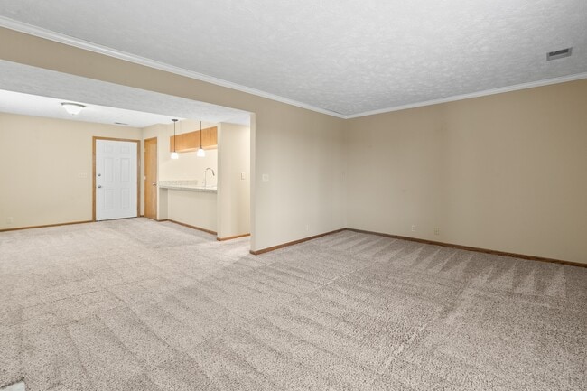 Área de estar - 2906 S 123rd St