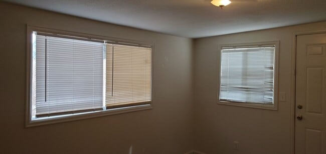 Photo - 4 bed, 2 Bath, 1100 SF with washer/dryer hookups, large, fenced yard and garage.