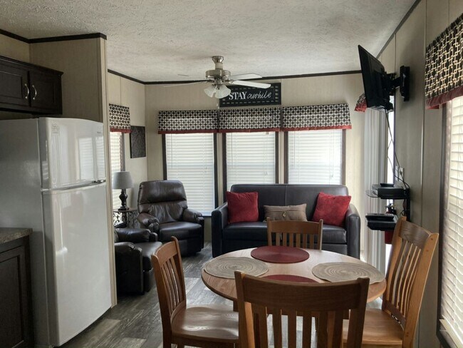 Photo - 1501 S Airport Dr