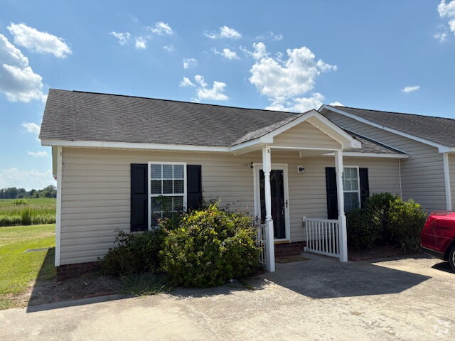 Building Photo - "Charming 2-Bed, 2-Bath Duplex in Ayden, N... Unit A Rental