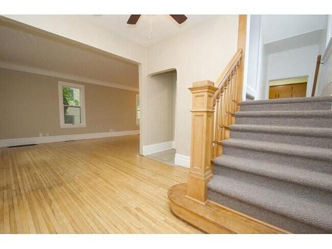 LR - 1039 23rd Ave SE