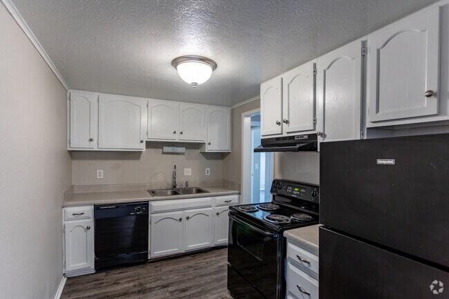2BR, 1BA - 864SF - Kitchen - Drake's Creek Cooperative