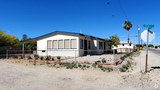 Building Photo - 701 W 3rd St Rental