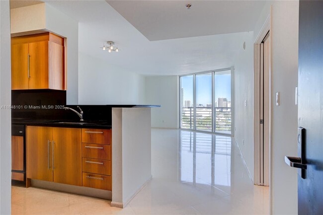 Building Photo - 325 S Biscayne Blvd Unit 2418 Rental