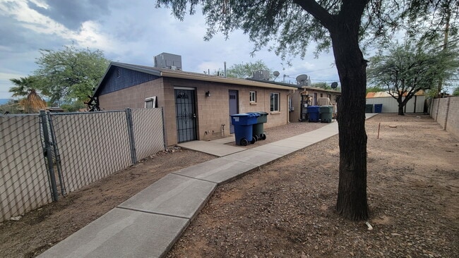 Photo - 5636 E 26th St Unidad 2